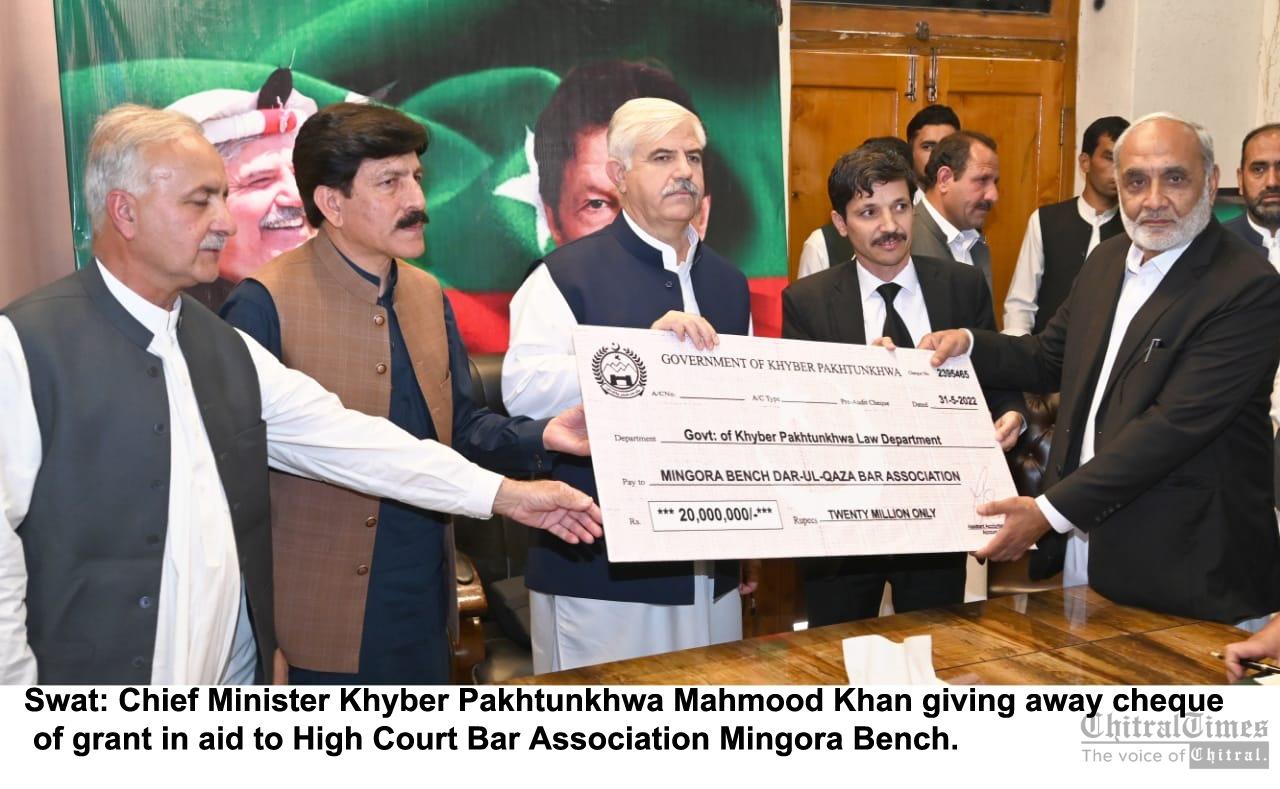 chitraltimes cm mahmood khan giving away cheque to phc swat bar association