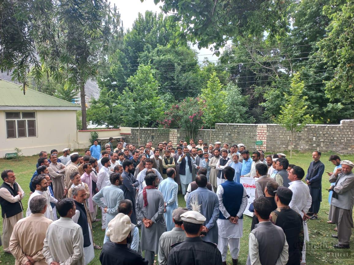 chitraltimes district administration lower chitral protest against lawyers2