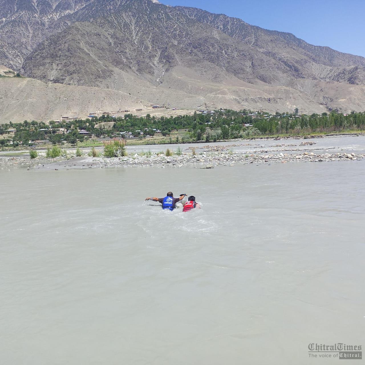 chitraltimes women suicide chitral river rescue 1122 operation 1