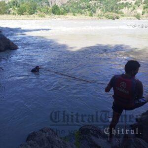 chitraltimes women suicide chitral river rescue 1122 operation 3