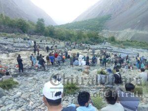 chitraltimes chitral shandur road blocked at shahidas and herchin nala 2