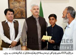 chitraltimes cm kpk giving cheque to a briliant student
