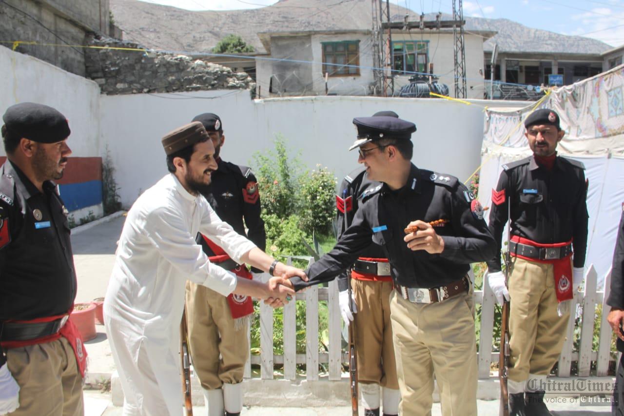 chitraltimes deputy comdt elite force asif iqbal psp visits chitral6