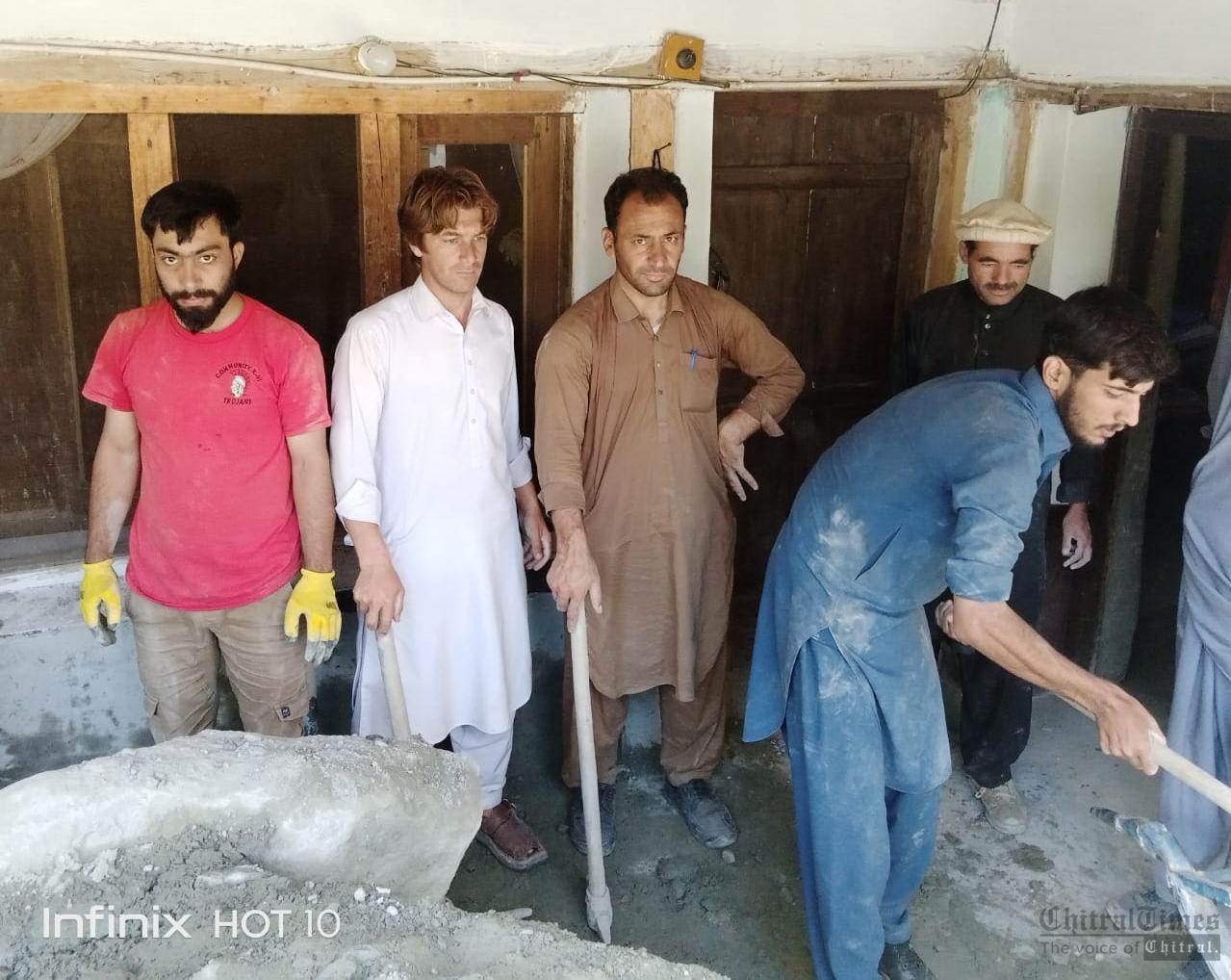 chitraltimes ismaili valunteers cleaning the flood effected houses