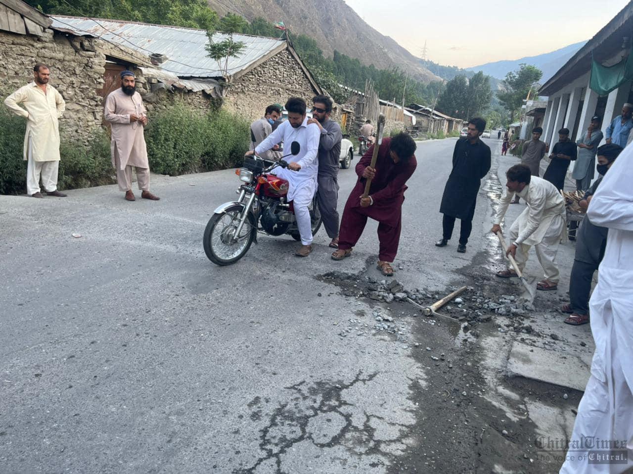 chitraltimes jughoor chitral nha road speed breaker removed 4