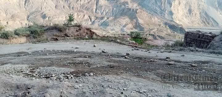 chitraltimes reshun river erusion shahder upper chitral road blocked 1