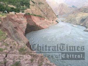 chitraltimes reshun shadar erusion mastuj road in danger situation 1