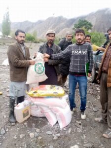 chitraltimes akah chitral distributed food and non food items 3