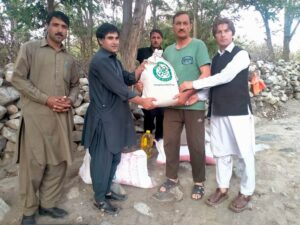 chitraltimes akah chitral distributed food and non food items 5