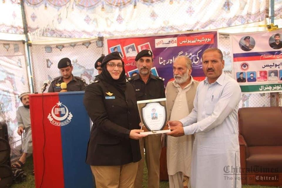 چترال لوئیر میں یوم شہدائے پولیس انتہائی عقیدت واحترام سے منایا گیا