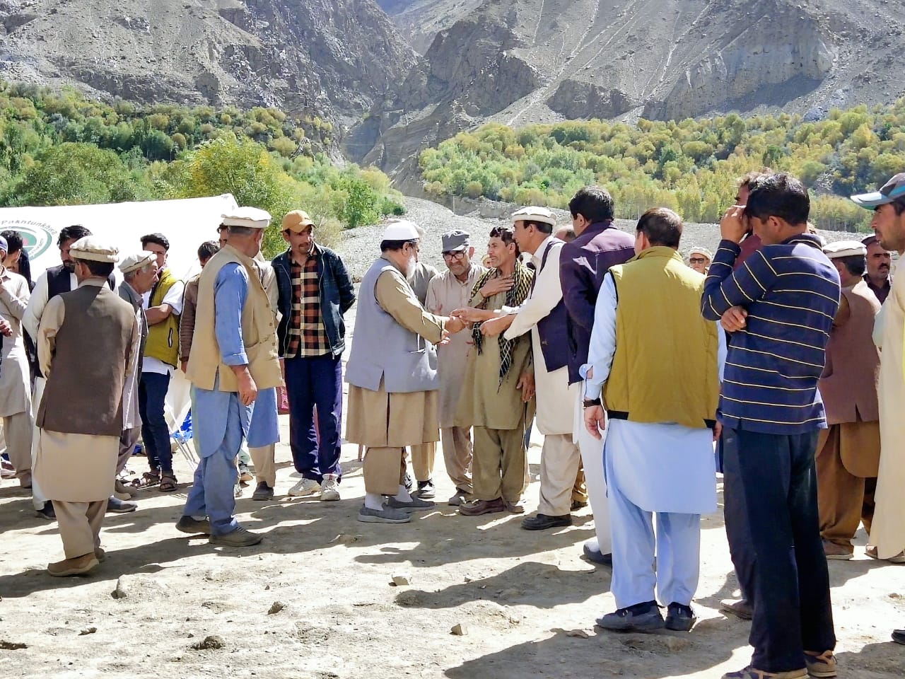 chitraltimes qari faizullah visit flood affected area of khuzh and brep2