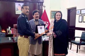 chitraltimes commissioner and rpo malakand farewell party for dpo sonia shamroz