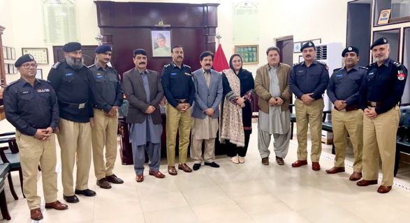 chitraltimes commissioner and rpo malakand farewell party for dpo sonia shamroz2
