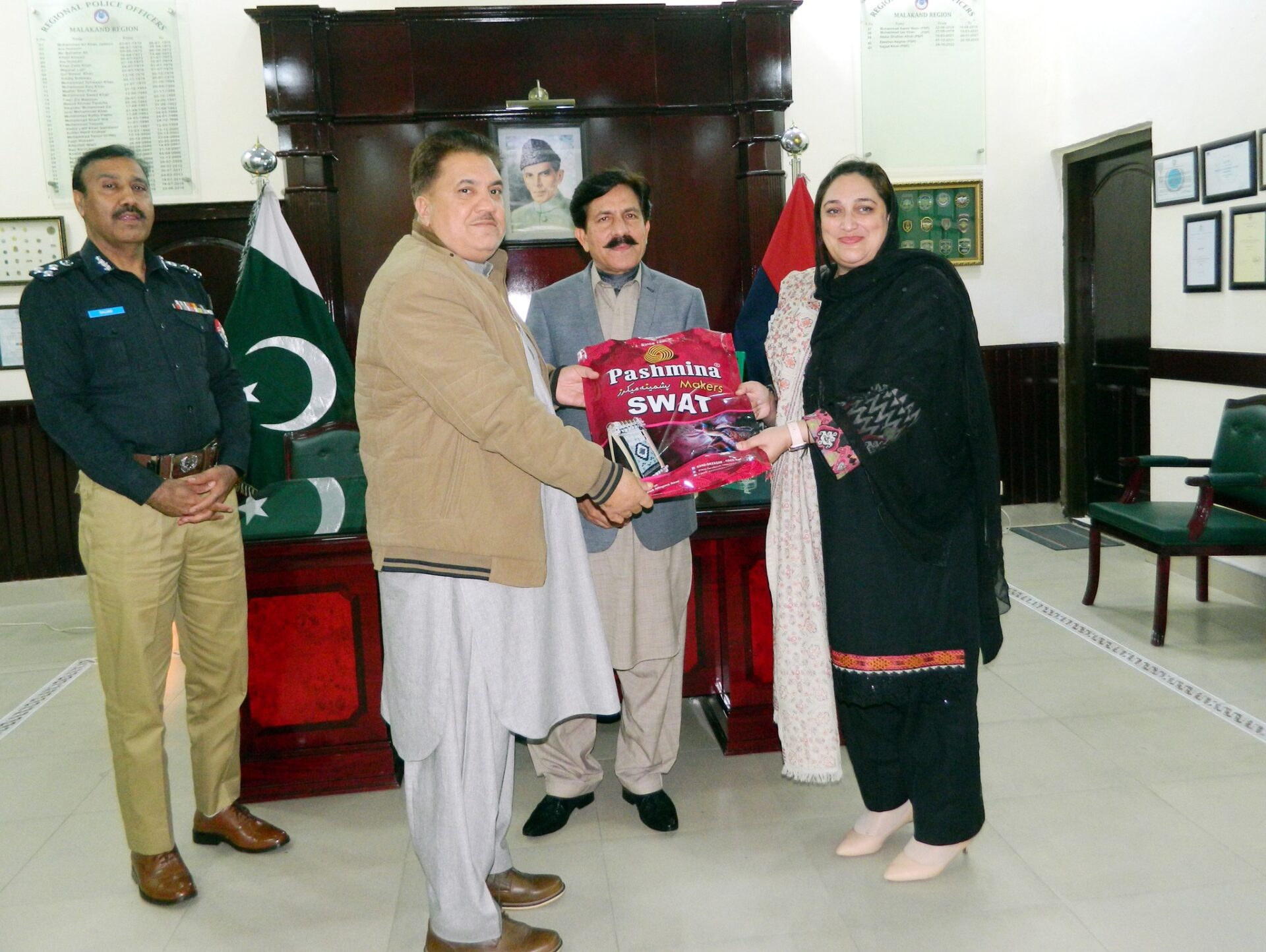 chitraltimes commissioner and rpo malakand farewell party for dpo sonia shamroz3