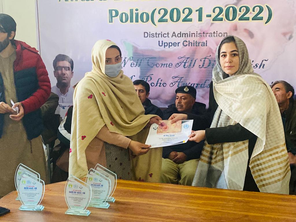 chitraltimes upper chitral polio workers award cermoney3