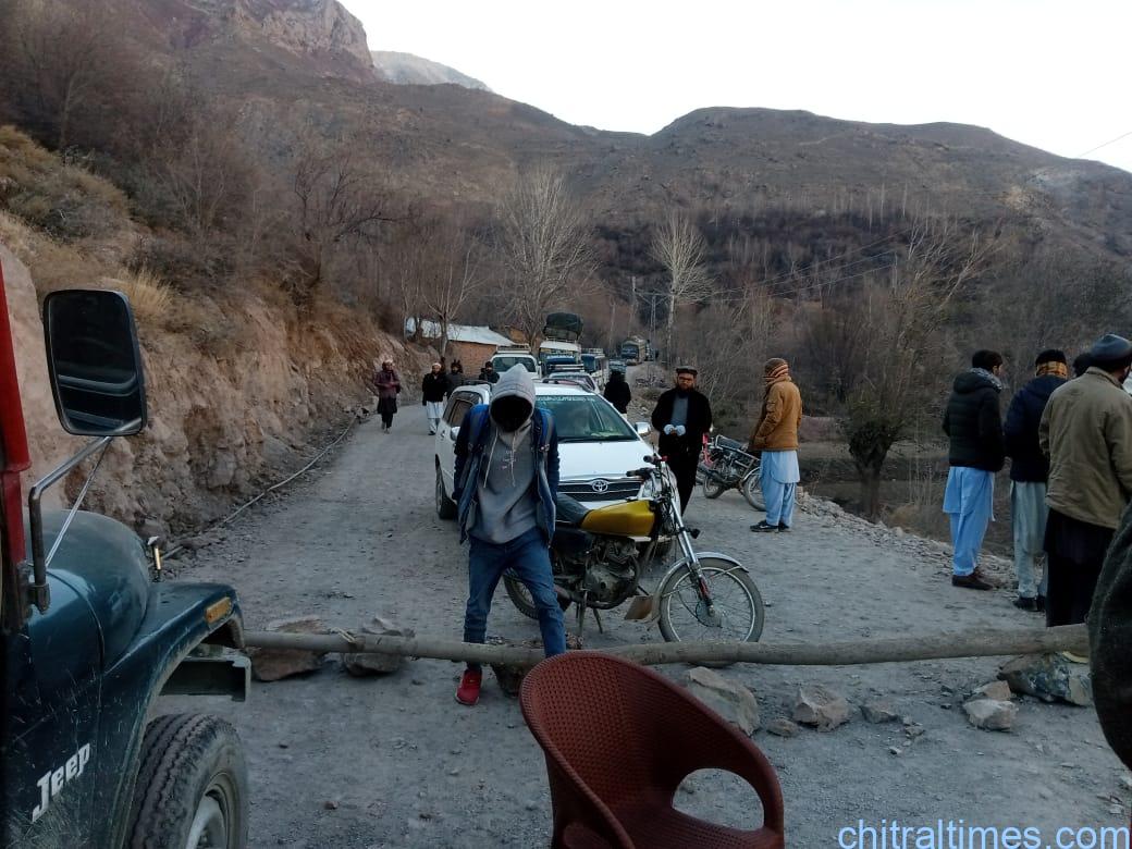 Chitraltimes Chitral mastuj shandur road block at reshun