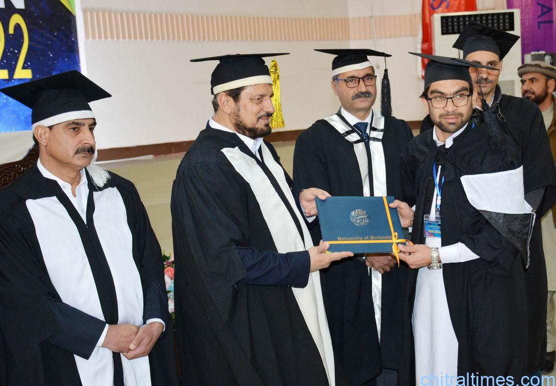 یونیورسٹی آف پشاور کے بی ایس کا تیسرا کانووکیشن، گورنرمہمان خصوصی ، 28اسٹوڈنٹس کوگولڈمیڈل سے نوازا گیا