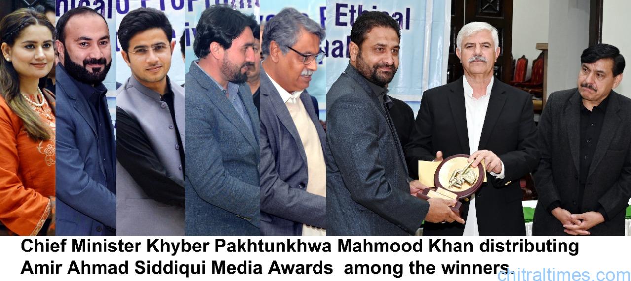 chitraltimes amir ahmad siddiqi award cm distributes awards2
