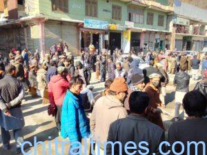 chitraltimes chitral bazar protest against sub standard asfalt