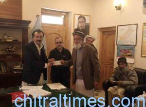 chitraltimes dc lower chitral anwarulhaq distributes cheques university compansation 3