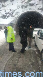 chitraltimes chitral snowfall lowari police 3