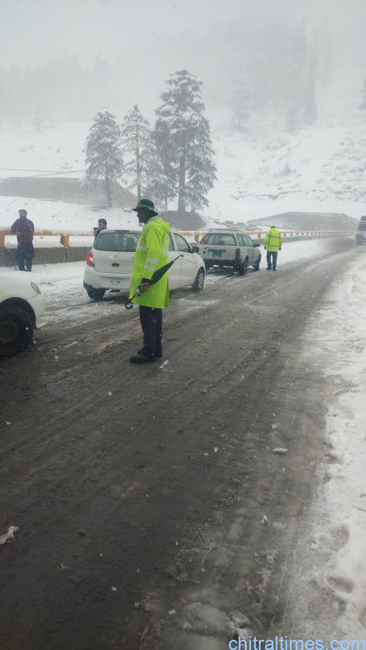 chitraltimes chitral snowfall lowari police 4