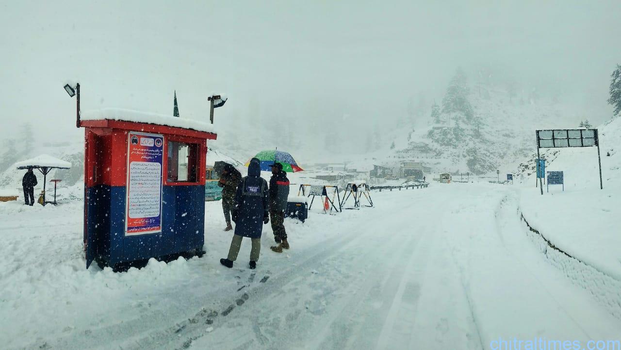 chitraltimes chitral snowfall lowari police 5