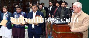 chitraltimes cm mahmood administering oath to new cabinet peshawar press club2