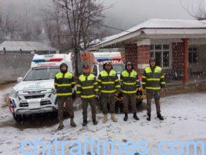chitraltimes snow fall and rescue 1122 3