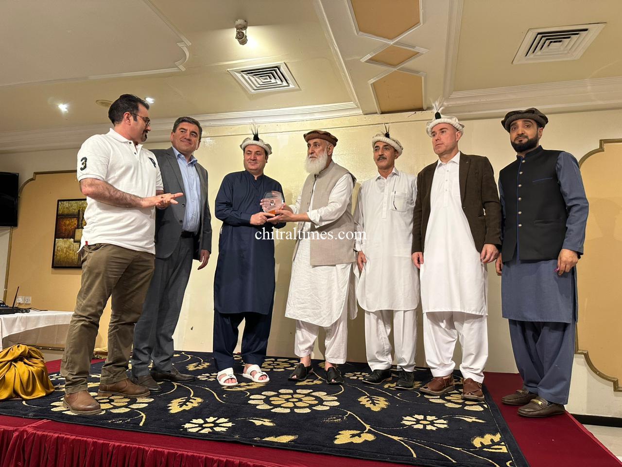 chitraltimes Dubai program for Mansoor Ali shahabab and award