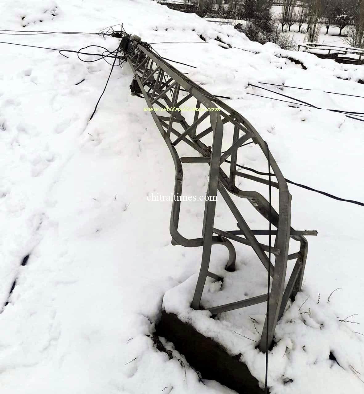 chitraltimes electric pol collapsed due to heavy snowfall in upper chitral parwak