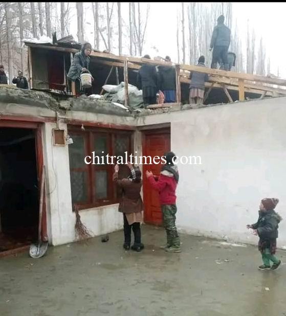 chitraltimes torkhow rech avalanch hit a house 1