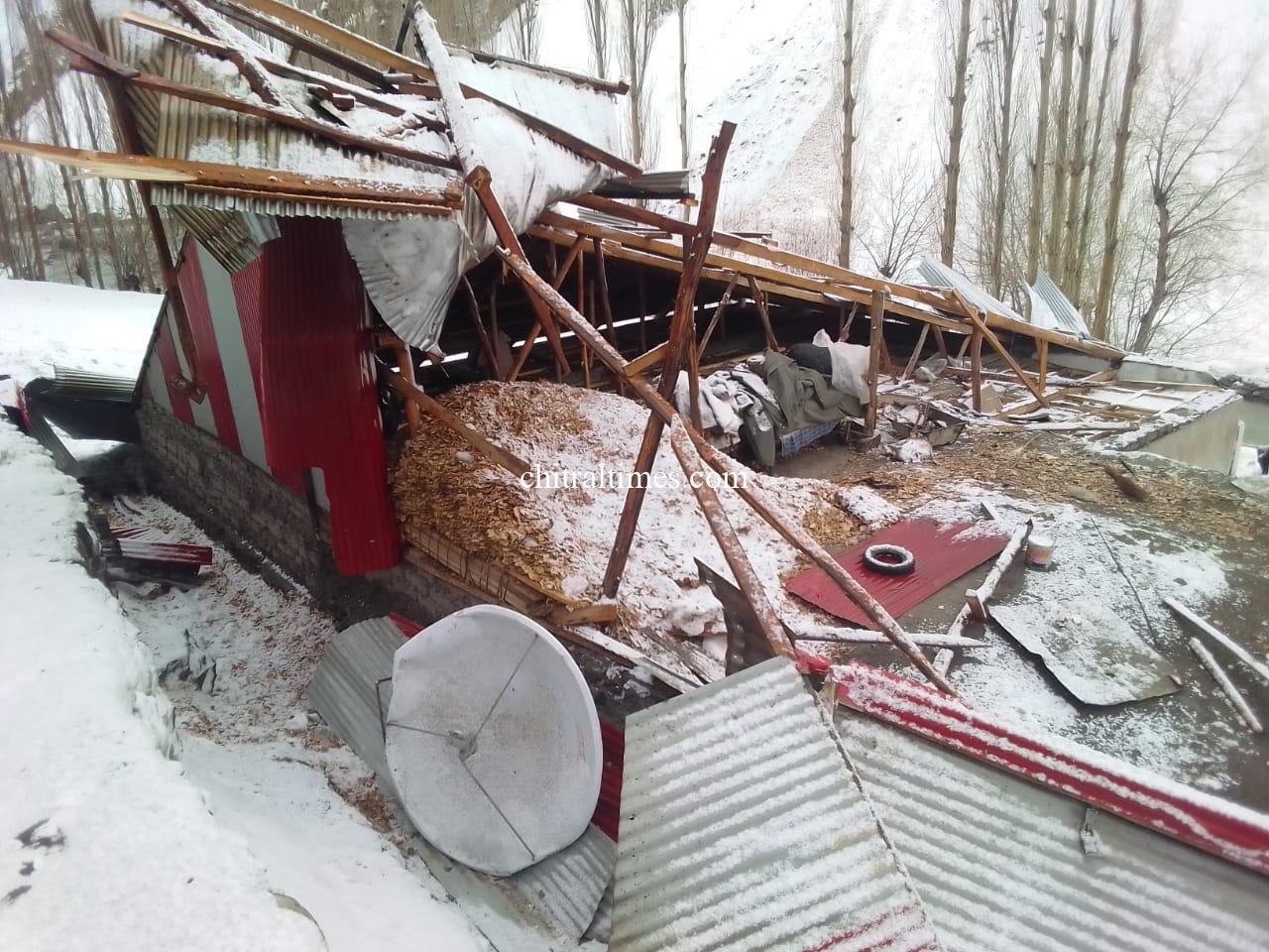 chitraltimes torkhow rech avalanch hit a house 3