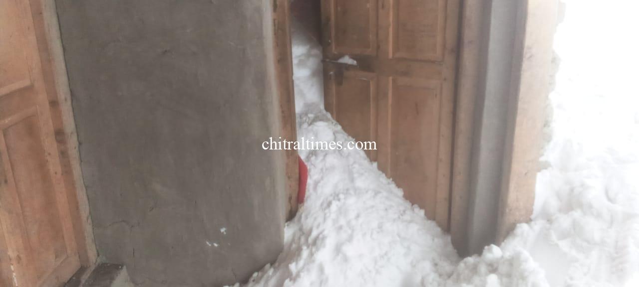 chitraltimes upper chitral snowfall and avalanch hit khot terich 3