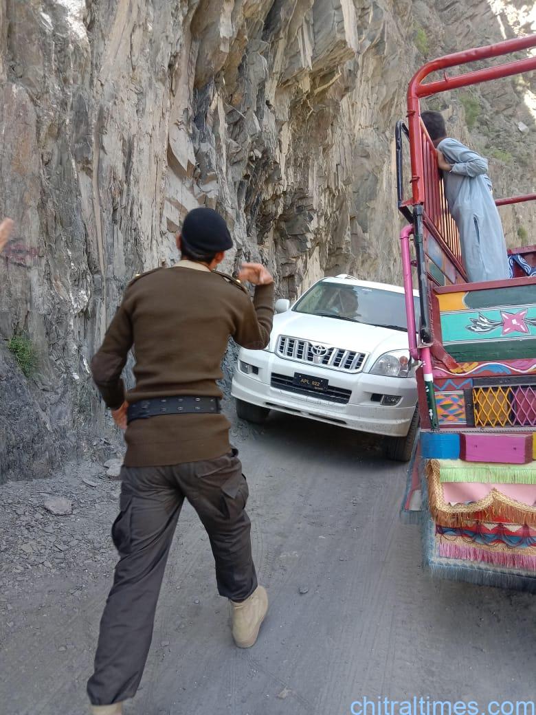 chitraltimes chitral tourisom police facilitates tourists 1