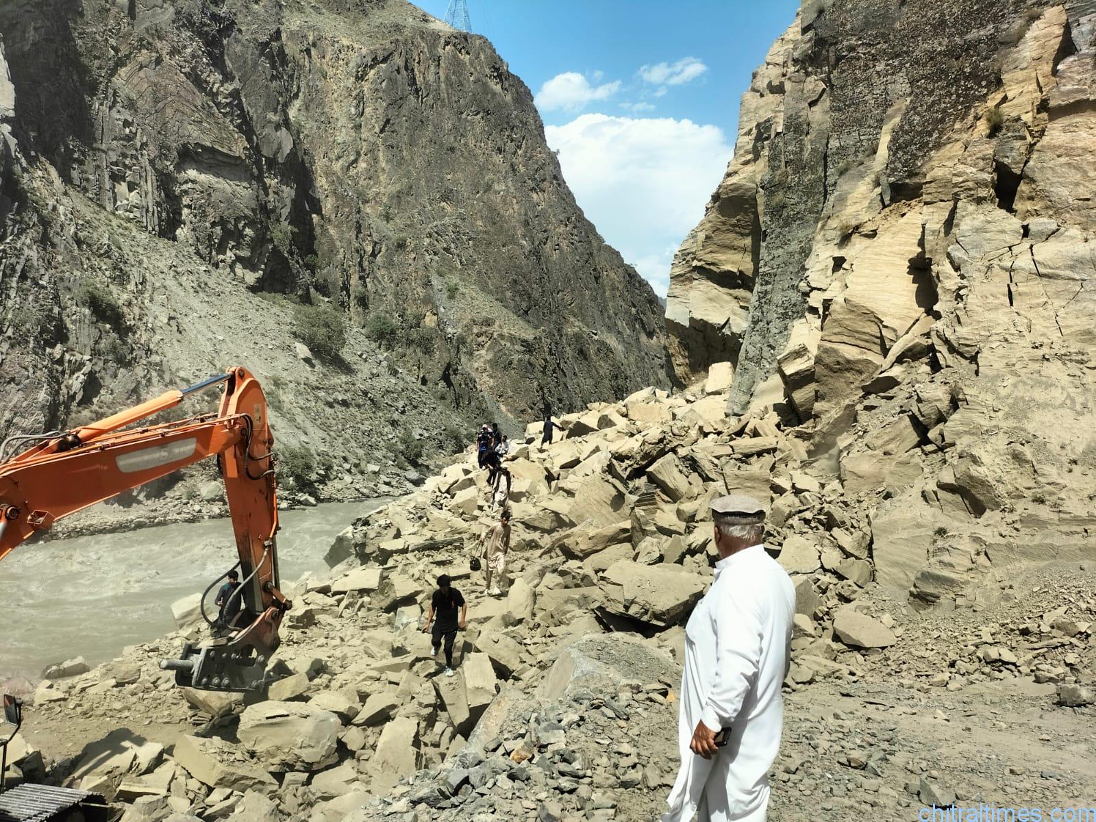 chitraltimes chitral shandur road construction karbitali blosting road block