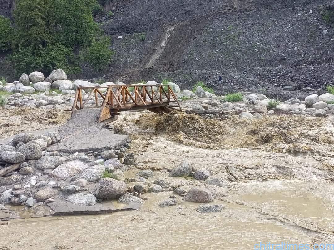 chitraltimes chitral flood and damages road block 21