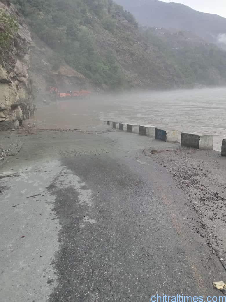 chitraltimes chitral flood and damages road block 30