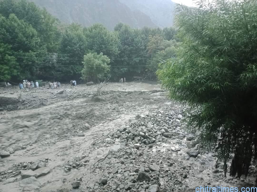chitraltimes chitral flood and damages road block 5