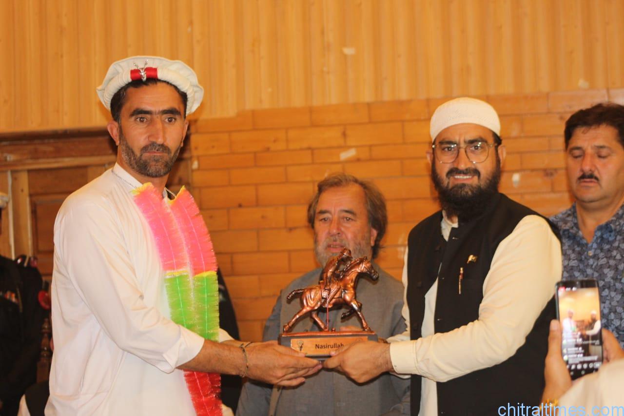 chitraltimes chitral polo team receiving awards 13
