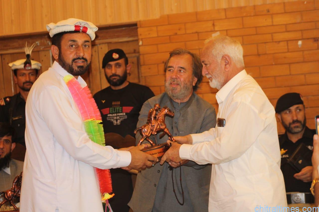 chitraltimes chitral polo team receiving awards 6