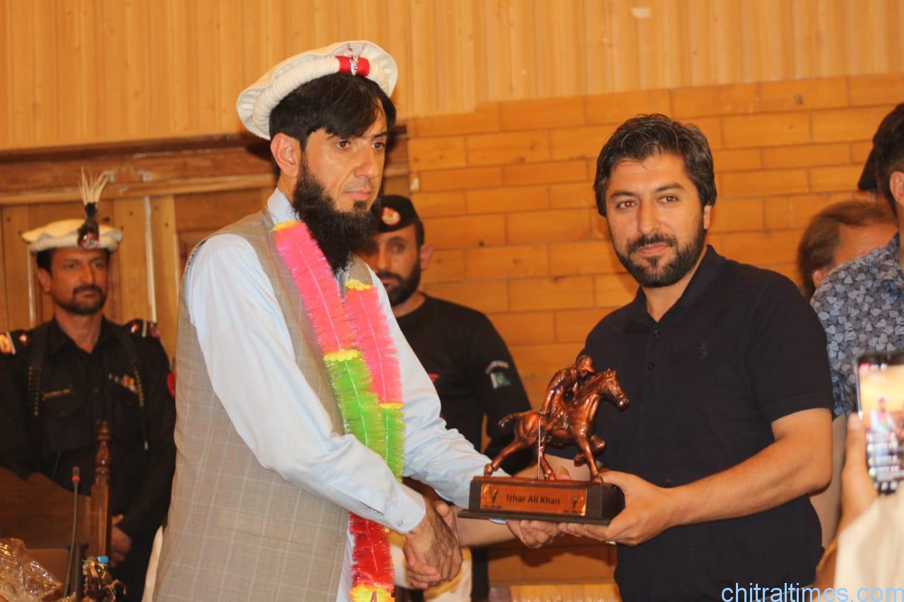 chitraltimes chitral polo team receiving awards 7