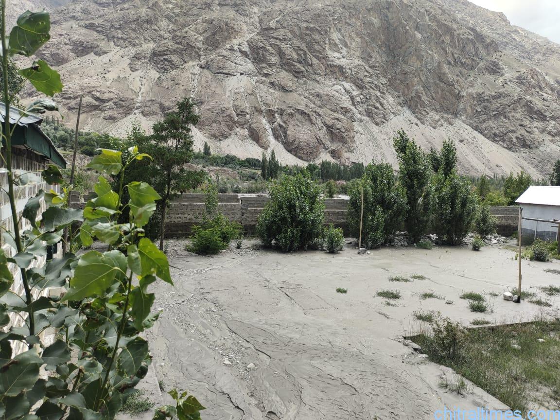 chitraltimes dc upper visits yarkhoon valley and visits flood hit area 16