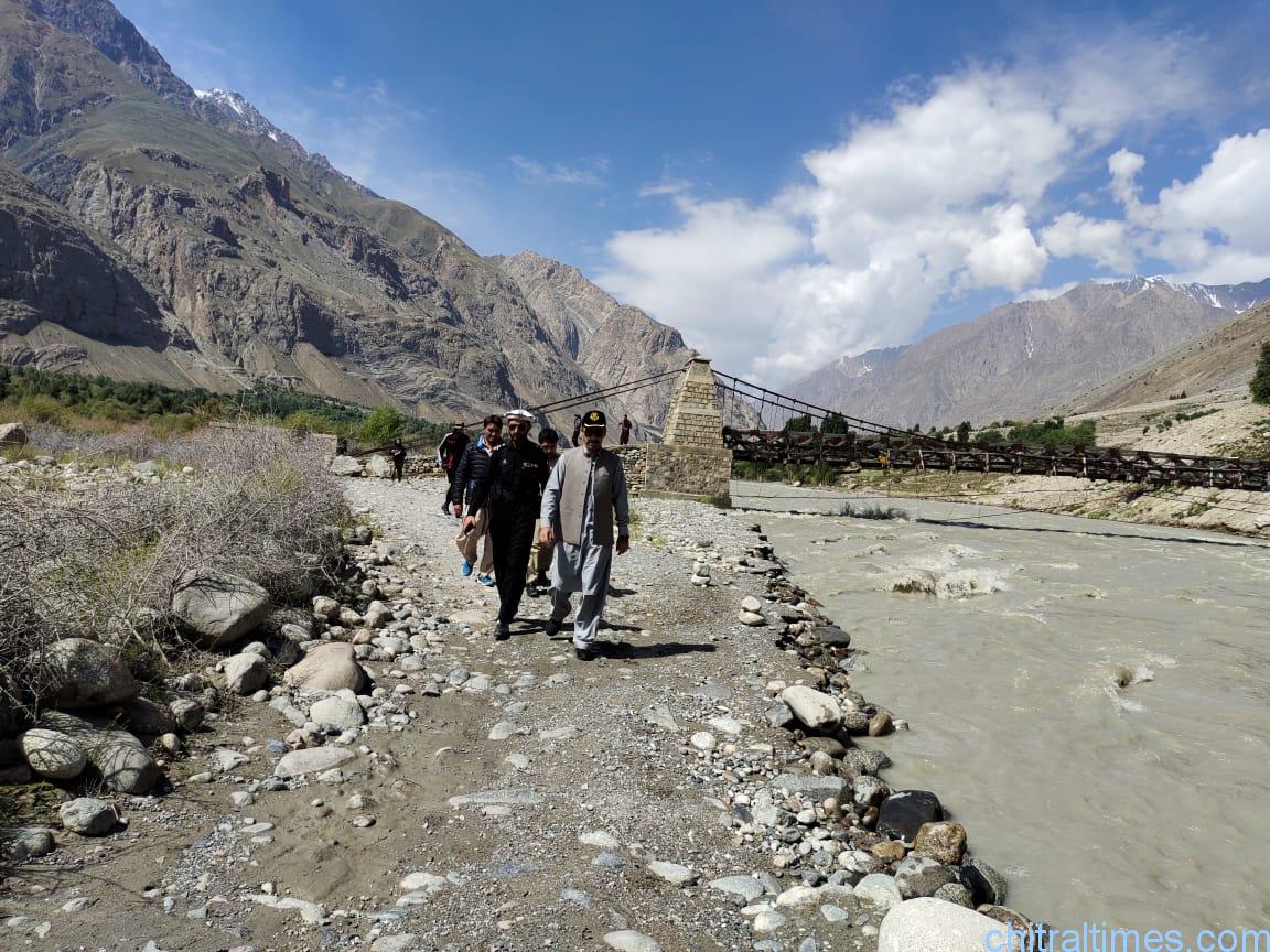 chitraltimes dc upper visits yarkhoon valley and visits flood hit area 2