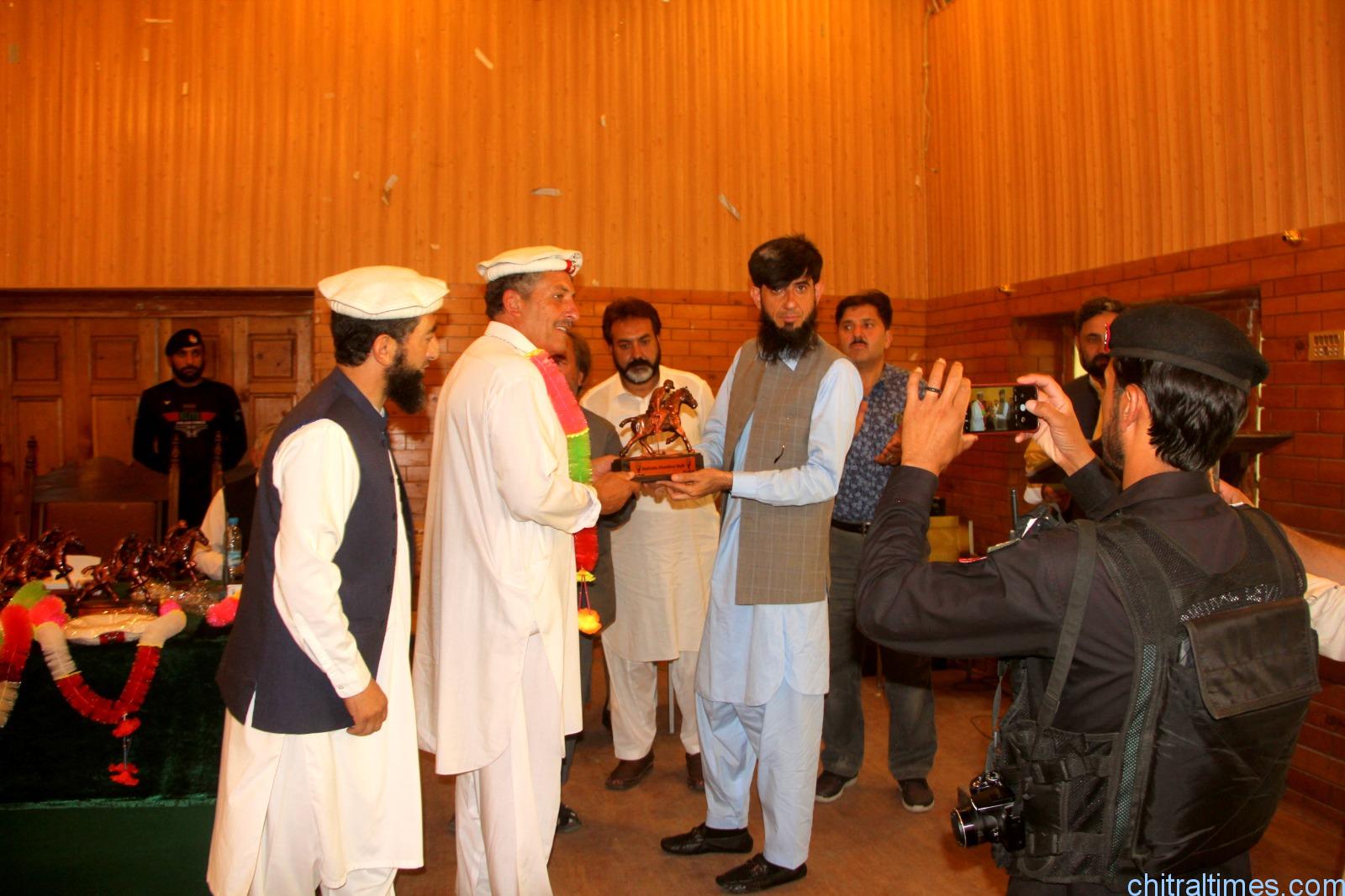 چترال ویٹرن نیٹ ورک اور ڈسٹرکٹ فٹ بال ایسوسی ایشین کے زیراہتمام شندور فیسٹول کے فاتح چترال پولو ٹیم کے اعزاز میں تقریب