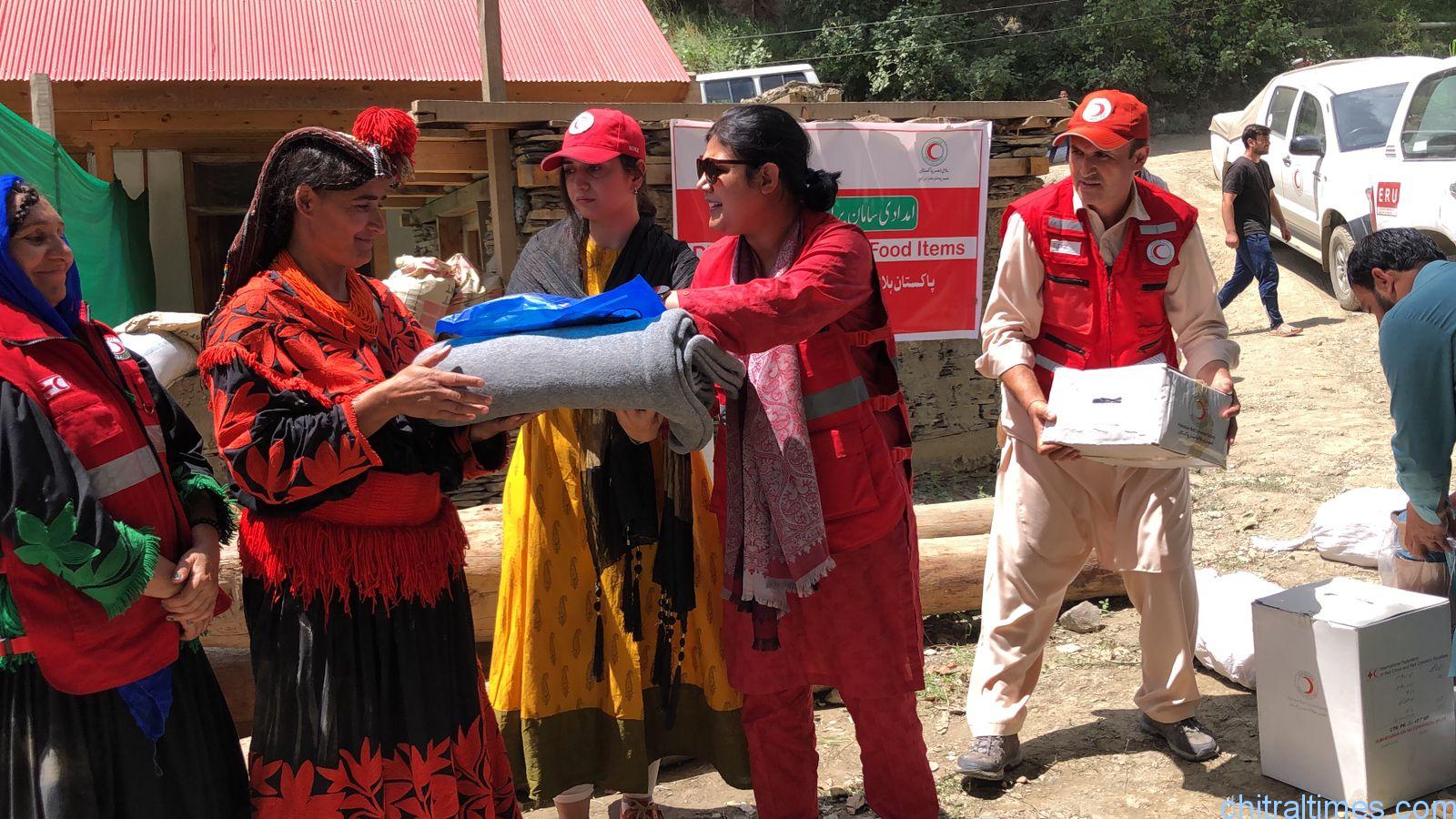 پاکستان ہلال احمرکے زیراہتمام چترال میں سیلاب سے متاثرہ خاندانوں میں ضروری امداد کی تقسیم کا عمل مکمل  