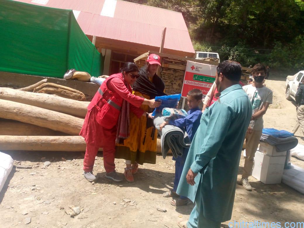 chitraltimes redcresent distributes relief in kalash valley 4