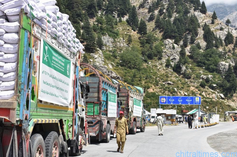 chitraltimes KSrelief distributed in chitral lower and upper Lowari tunnel dir