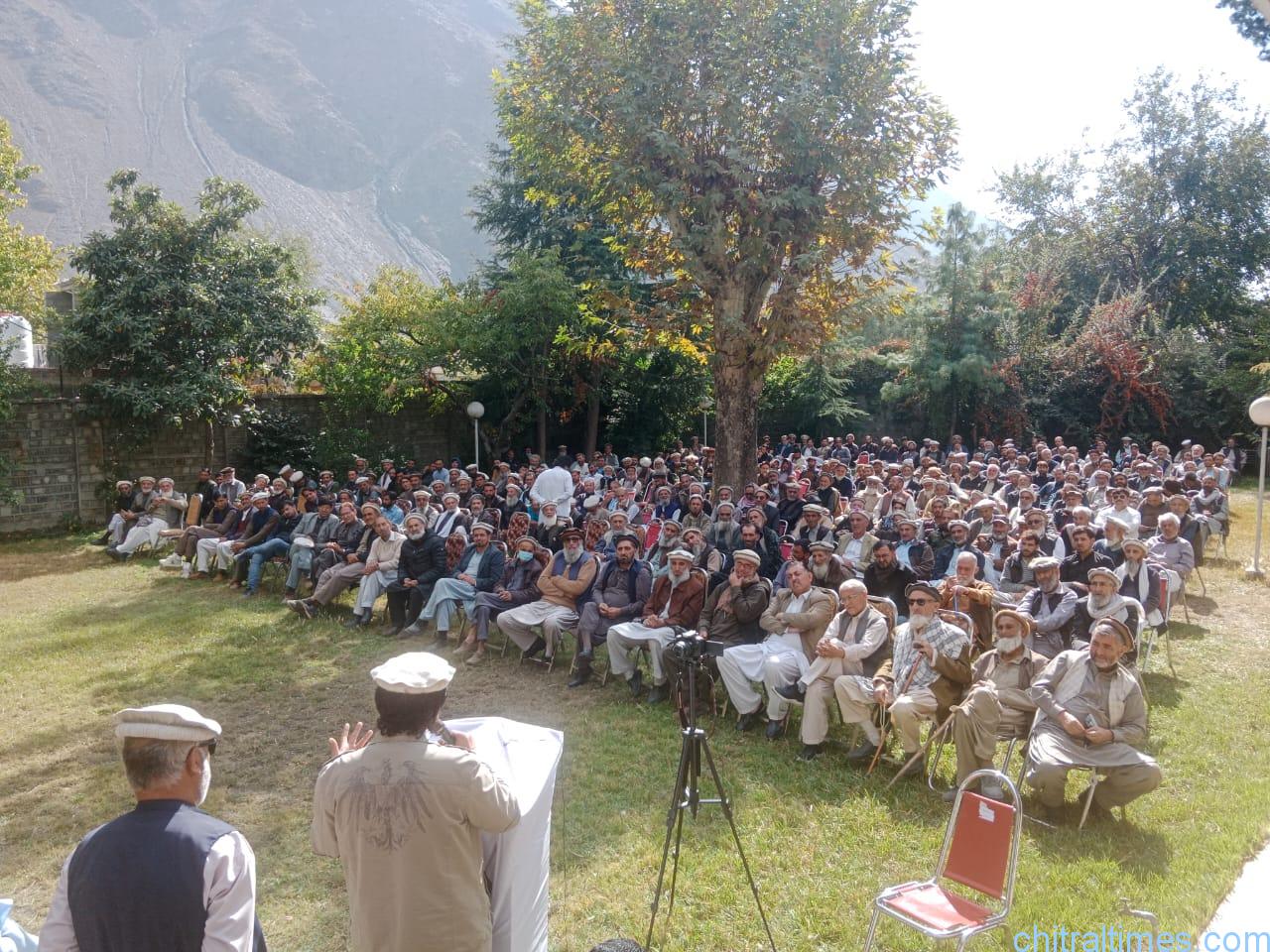 chitraltimes shahzada khalid pervaz meeting with elites of Chitral 11