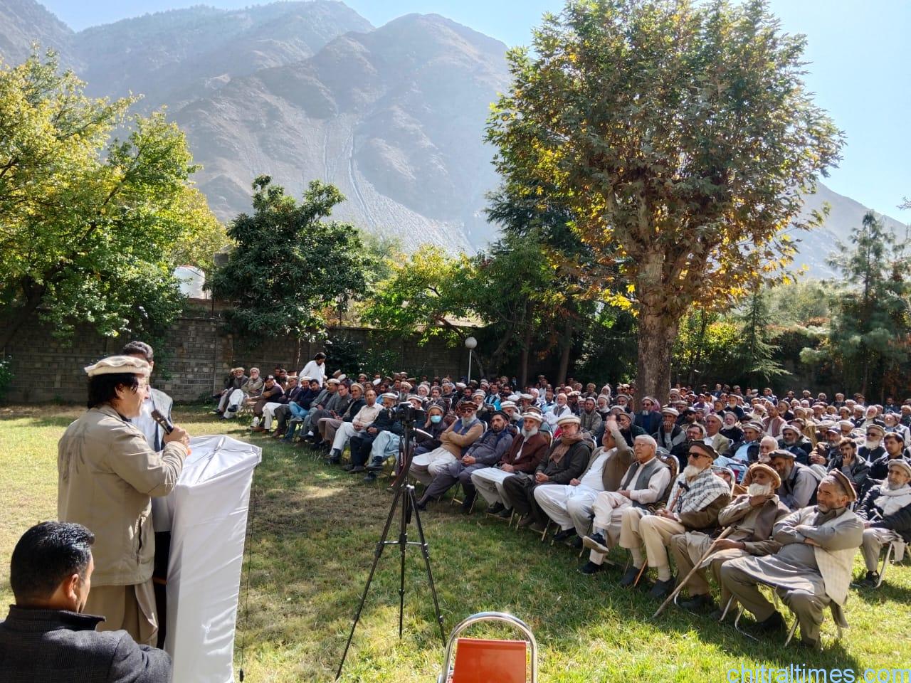 chitraltimes shahzada khalid pervaz meeting with elites of Chitral 2